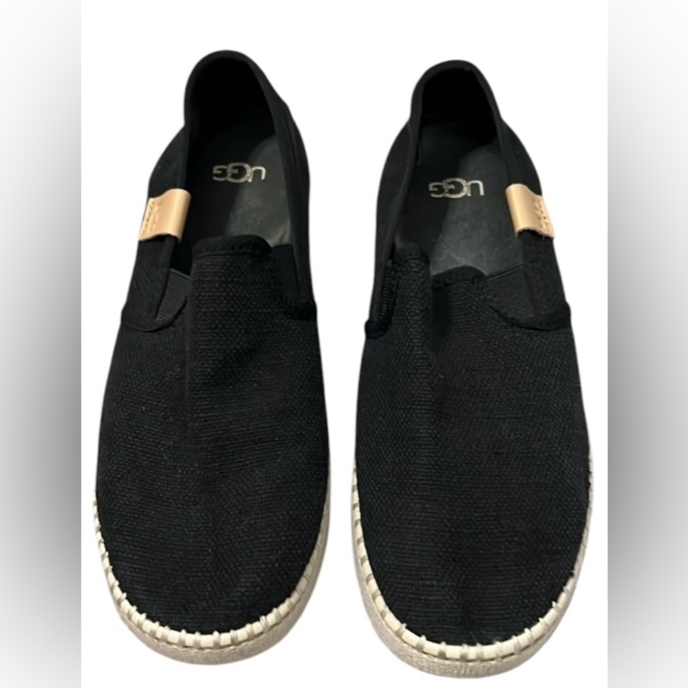 UGG Delu women’s 8 canvas black slip on sneaker mules